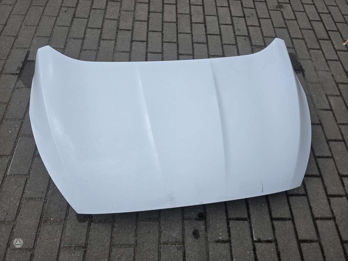 Ford C-MAX dalimis. Dalimis priekiniu sparnu nera ir durų priekiniu keleiv