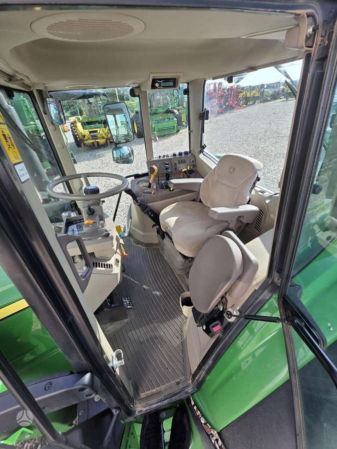 John Deere 6120M, tractors