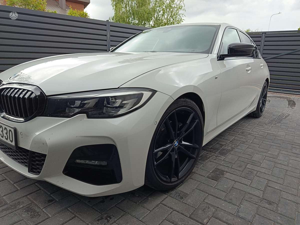 BMW 320, saloon / sedan