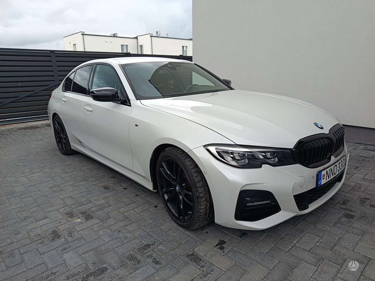 BMW 320, saloon / sedan