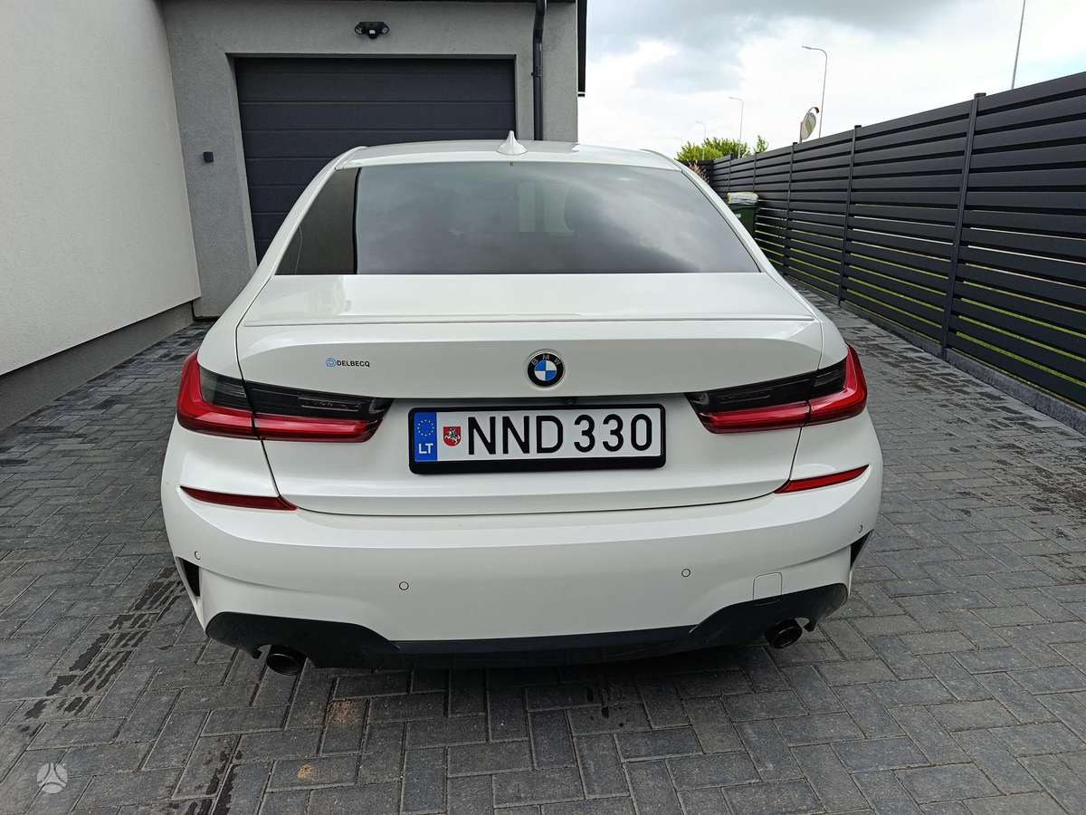 BMW 320, saloon / sedan