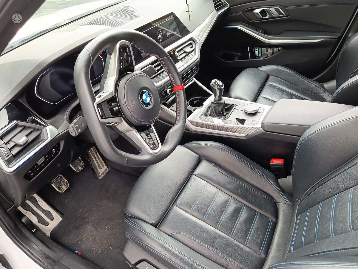 BMW 320, saloon / sedan