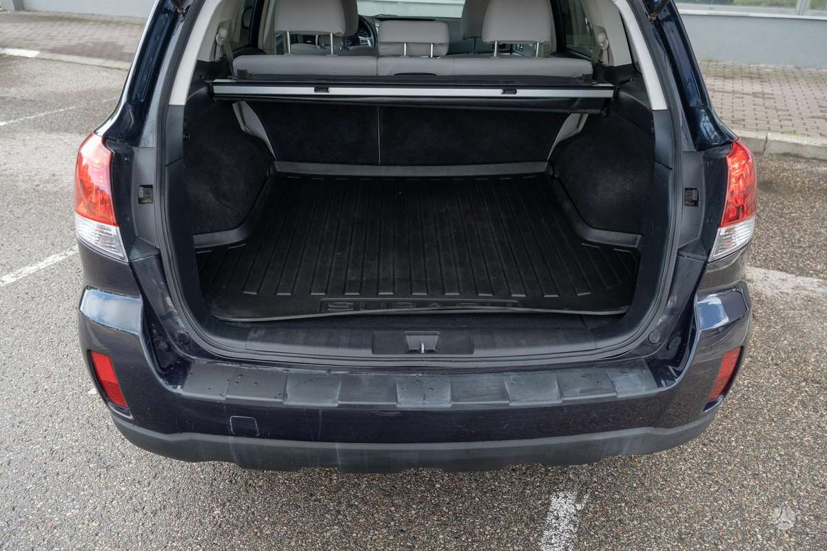 Subaru Outback, 2.5 l., off-road / crossover
