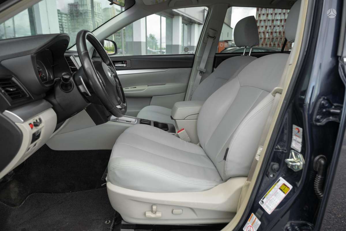 Subaru Outback, 2.5 l., off-road / crossover