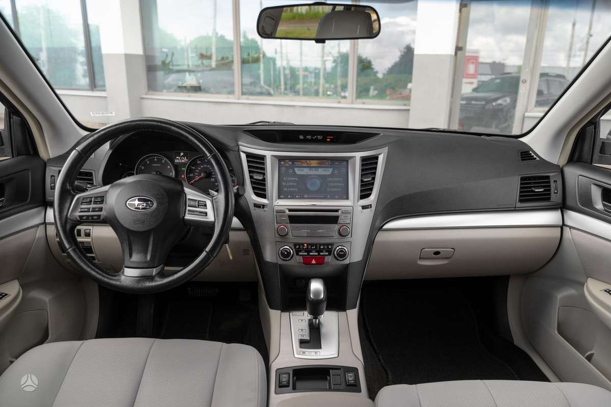 Subaru Outback, 2.5 l., off-road / crossover