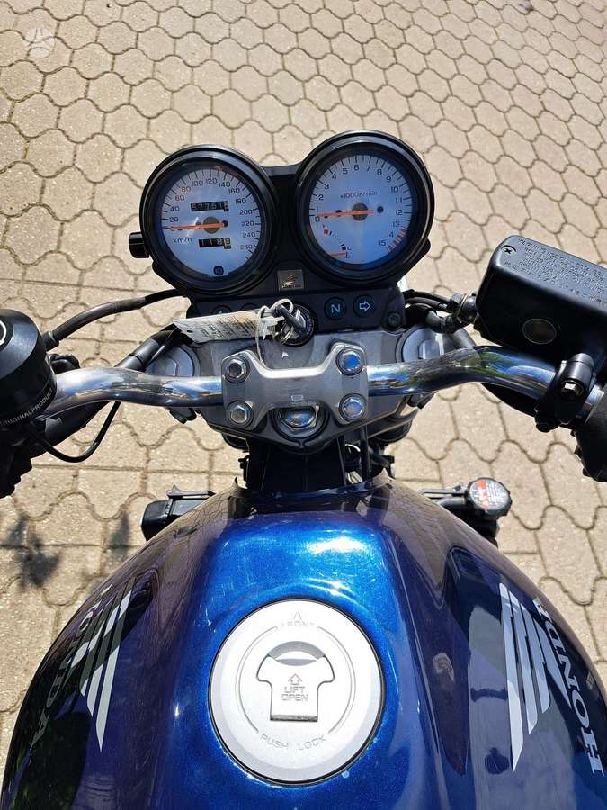 Honda CB 600cc, street / classic