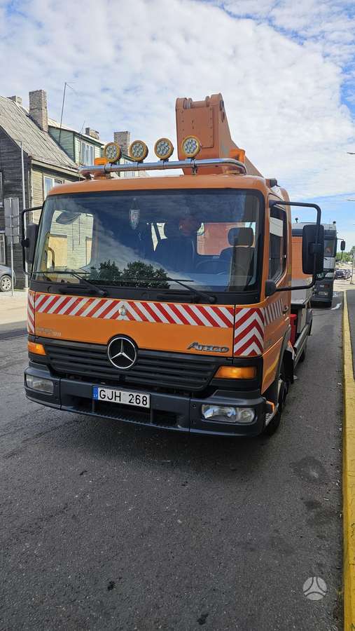 Mercedes-Benz 815, с краном