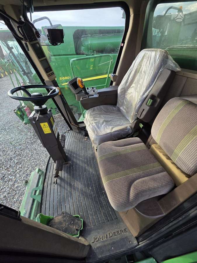 John Deere S690, kombaini