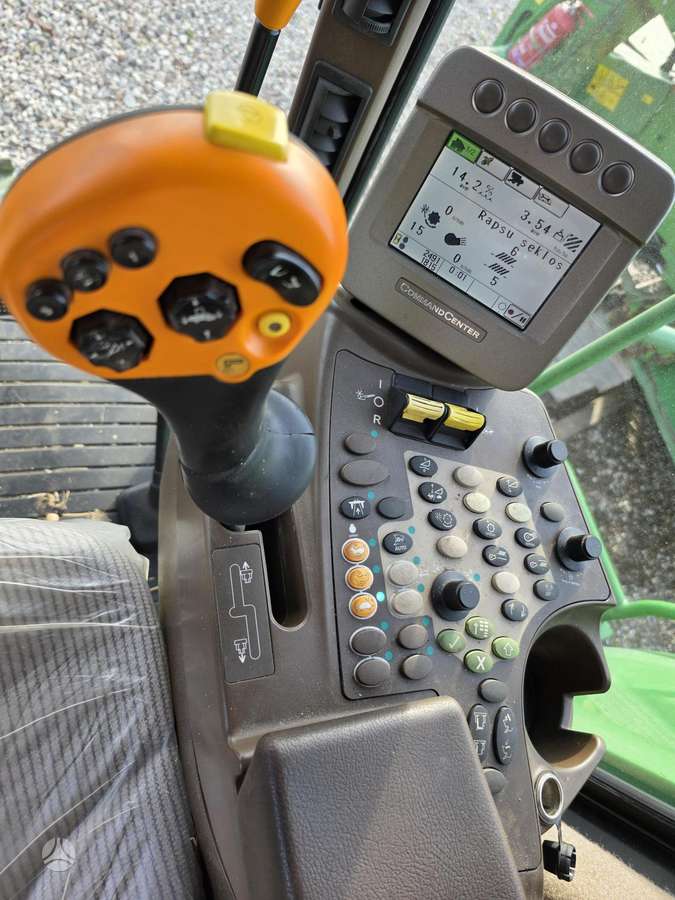 John Deere S690, kombaini