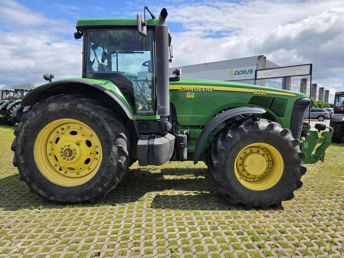 John Deere 8220, тракторы