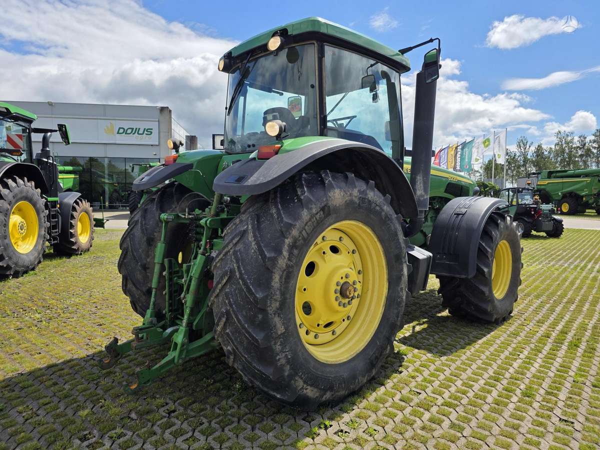 John Deere 8220, tractors