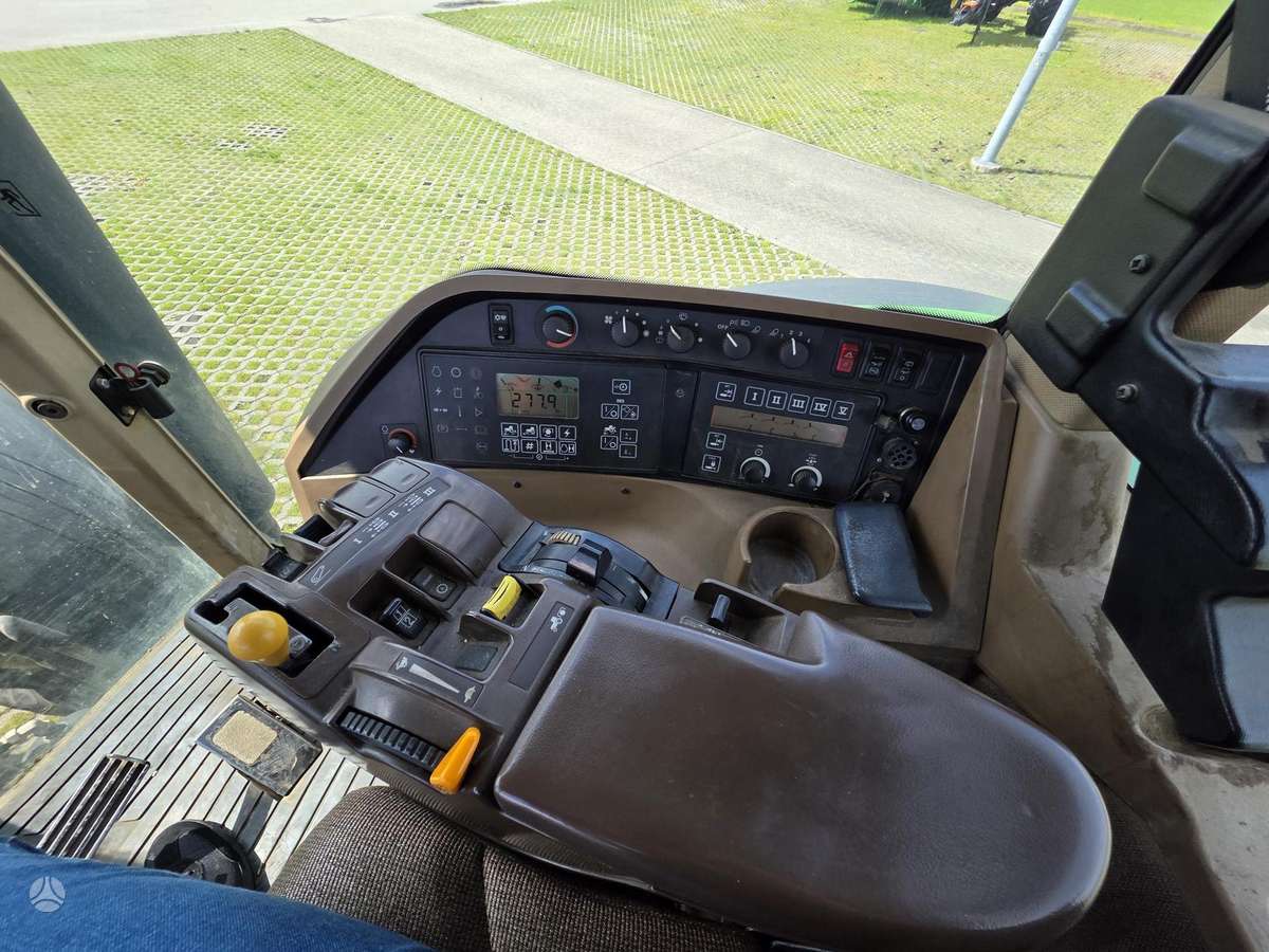 John Deere 8220, traktori