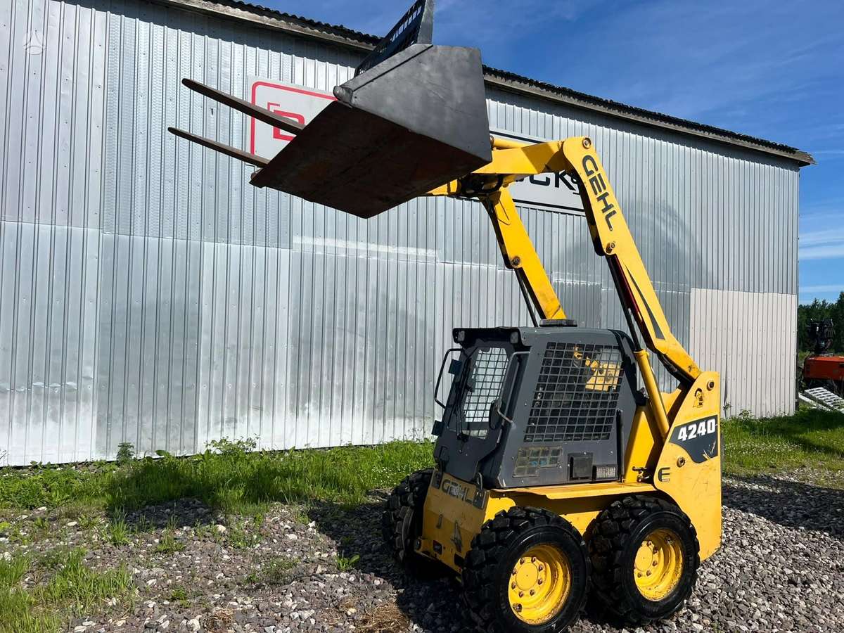 GEHL 4240, FORKS + BUCKET, мини-погрузчики