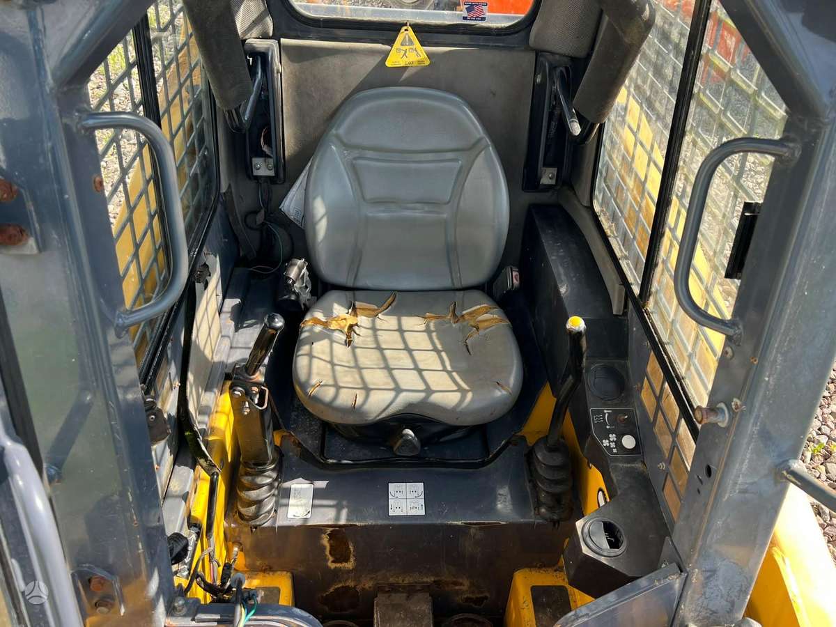 GEHL 4240, FORKS + BUCKET, mini loaders