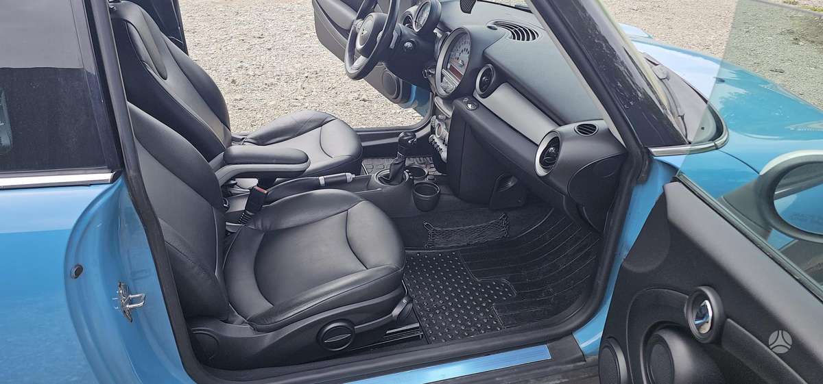 Mini Cooper, 1.6 l., hatchback
