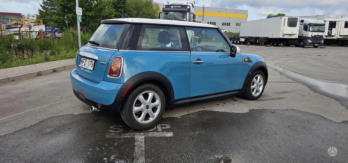 Mini Cooper, 1.6 l., hatchback