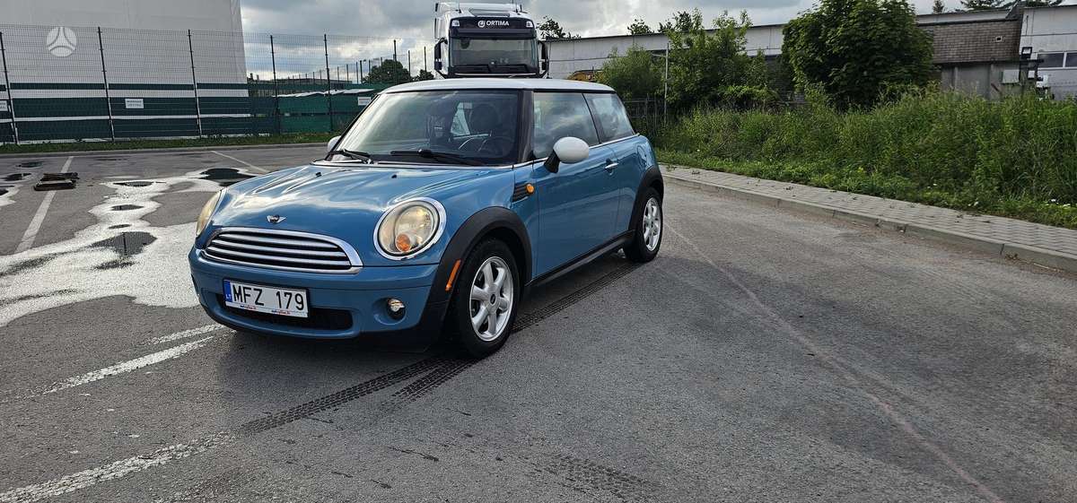 Mini Cooper, 1.6 l., hatchback