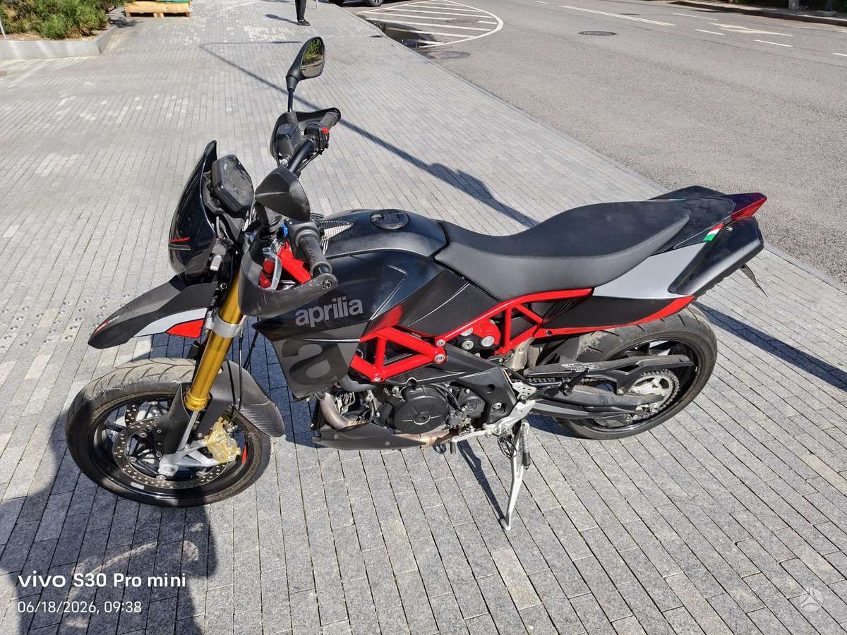 Aprilia Dorsoduro 900cc, supermoto