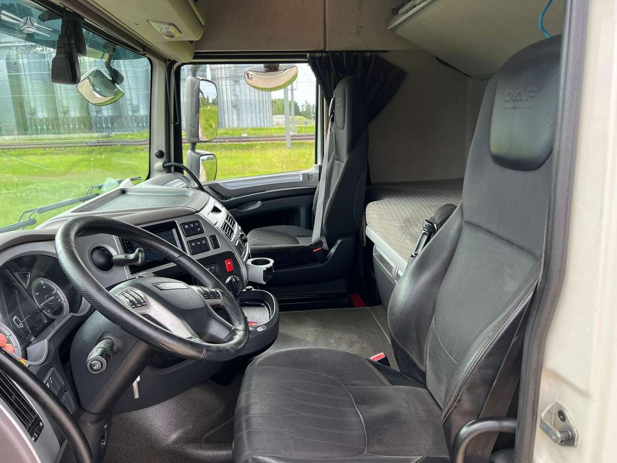 DAF XF530, single sleeper