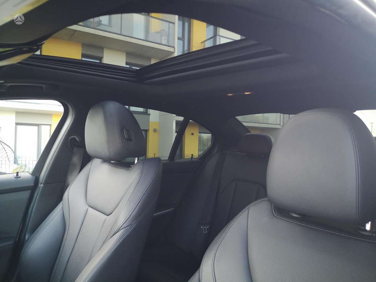 BMW 330, 2.0 l., Седан