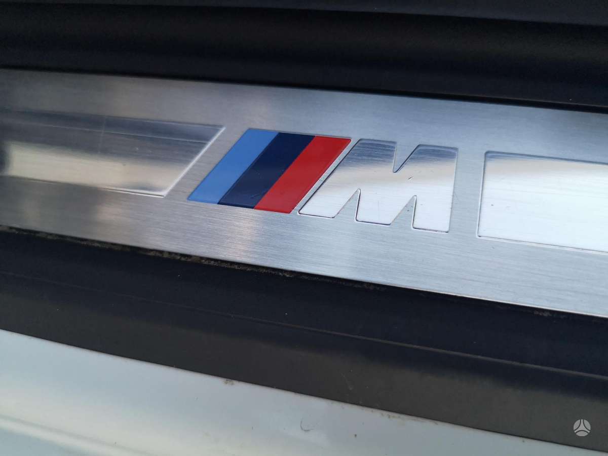BMW 330, 2.0 l., Седан