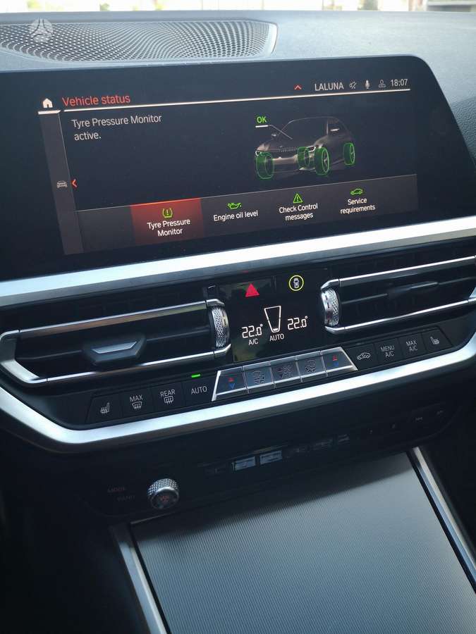 BMW 330, 2.0 l., Седан