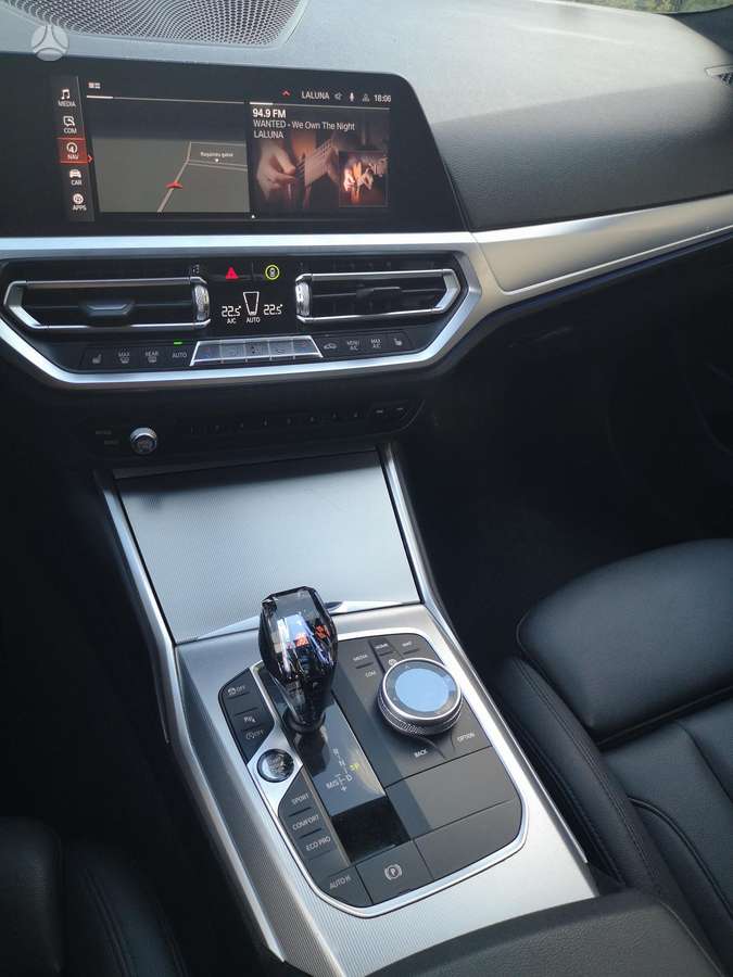 BMW 330, 2.0 l., Седан