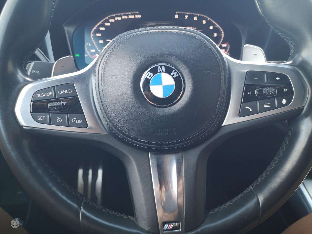BMW 330, 2.0 l., Седан