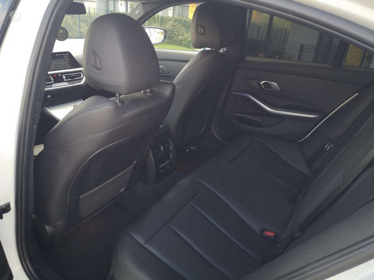 BMW 330, 2.0 l., Седан