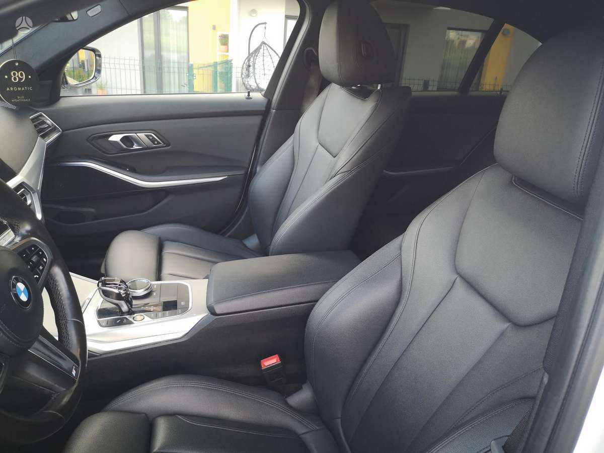 BMW 330, 2.0 l., Седан