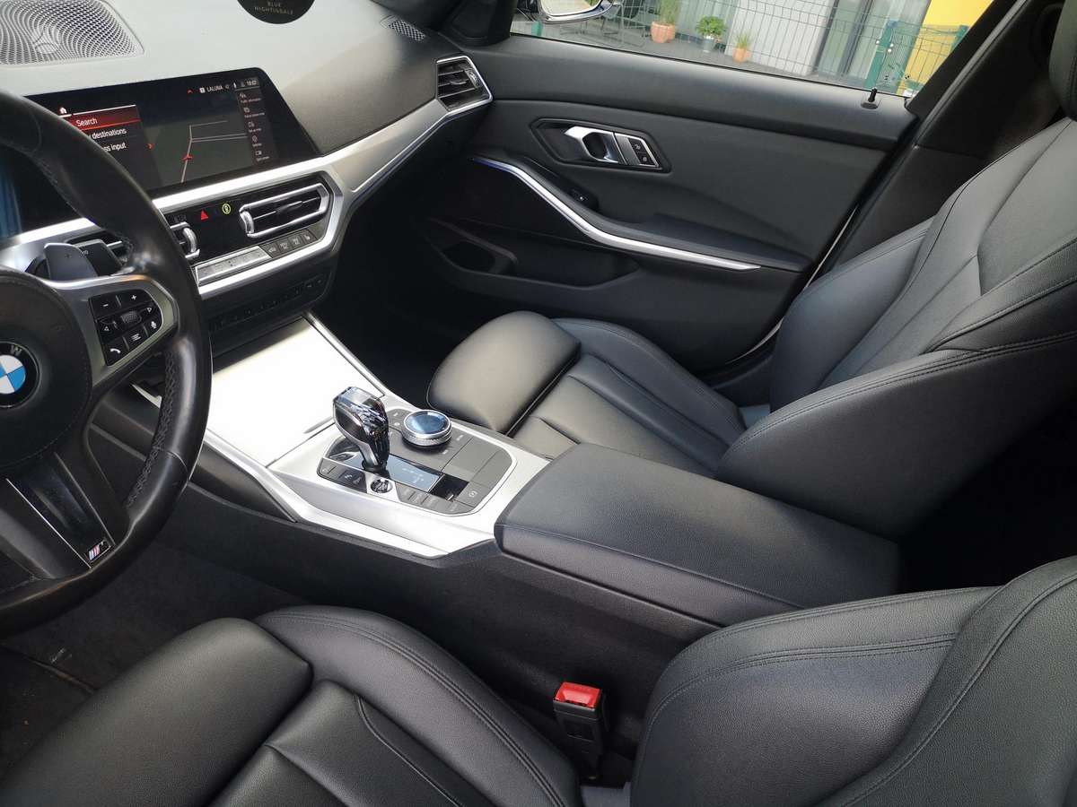 BMW 330, 2.0 l., Седан