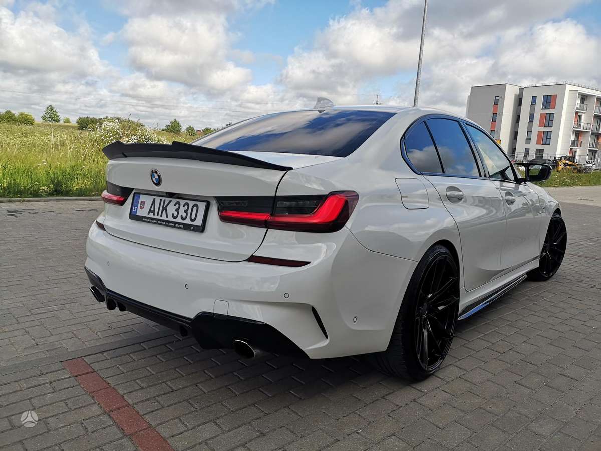 BMW 330, 2.0 l., Седан