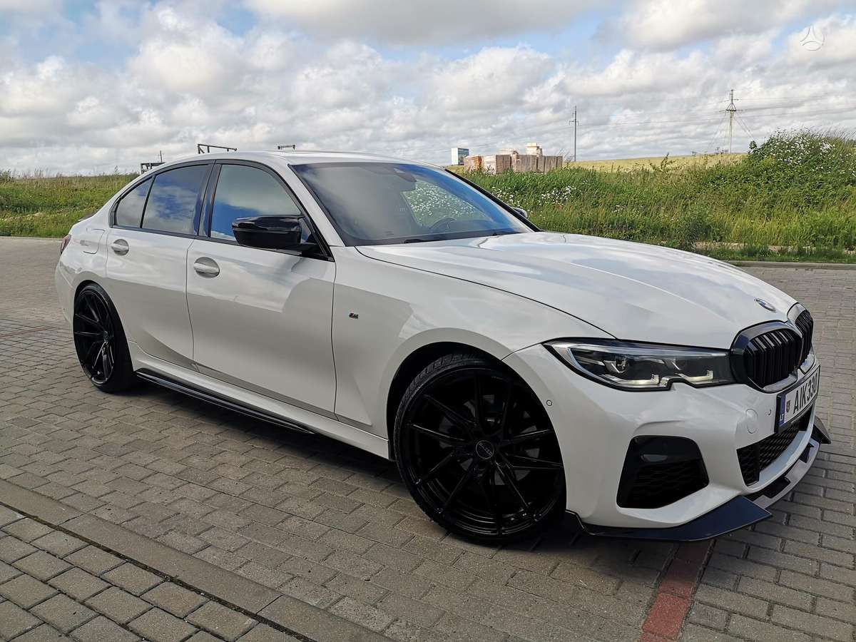 BMW 330, 2.0 l., Седан