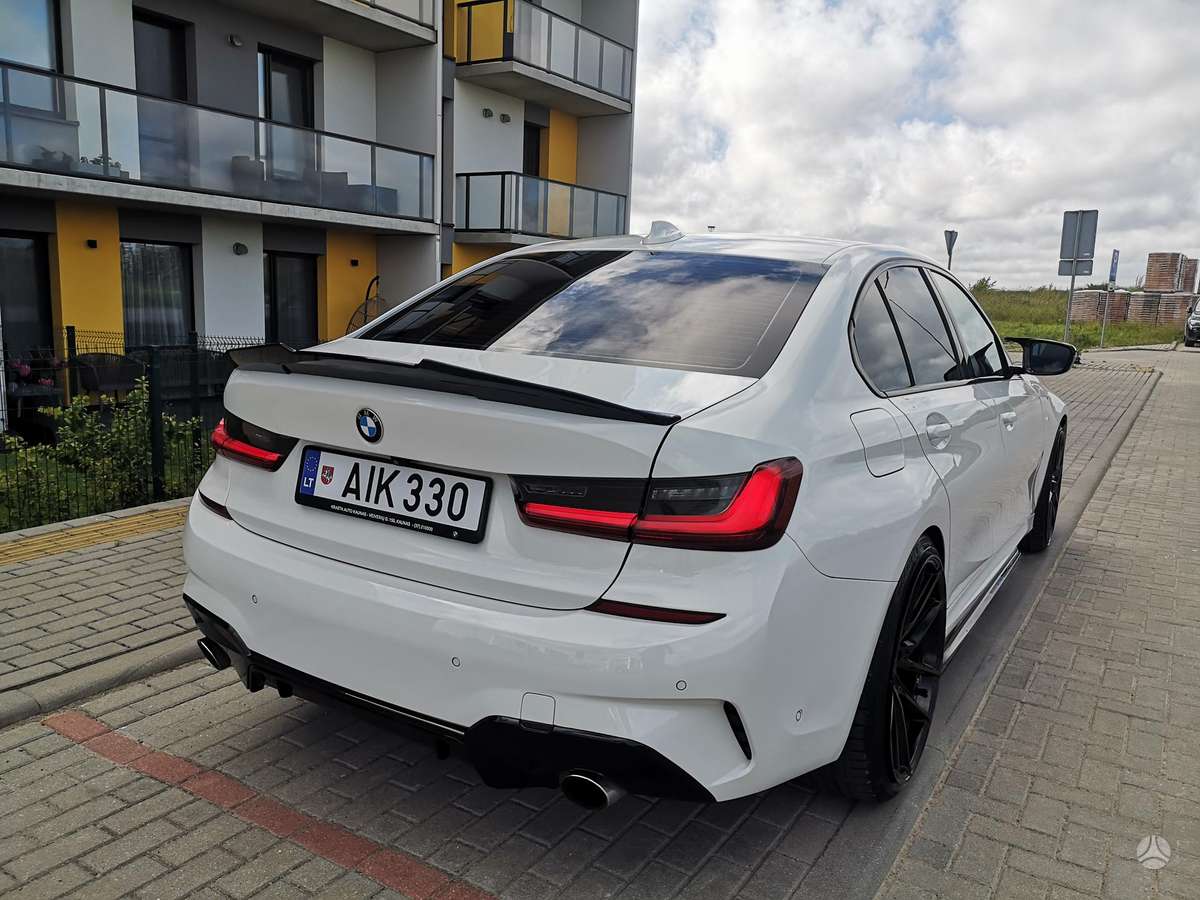 BMW 330, 2.0 l., Седан
