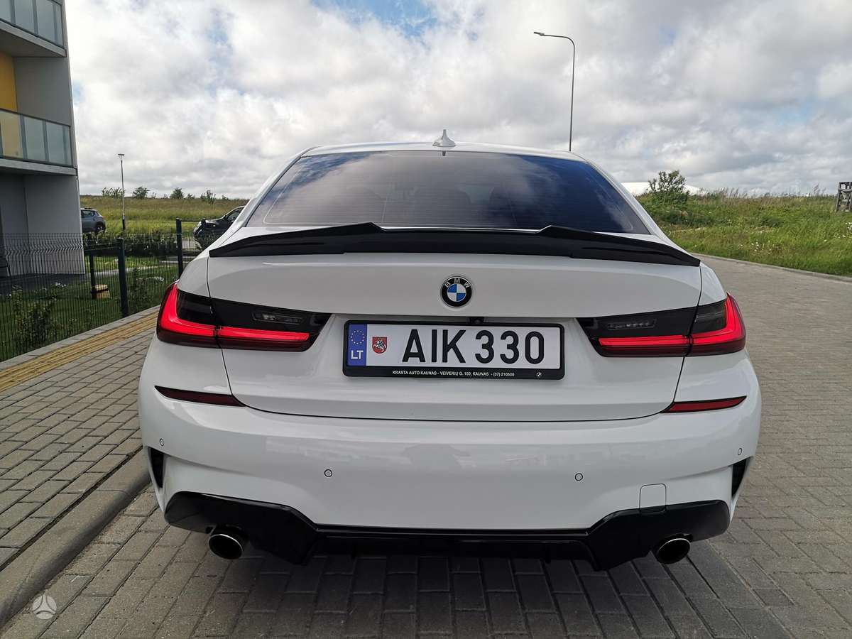 BMW 330, 2.0 l., Седан