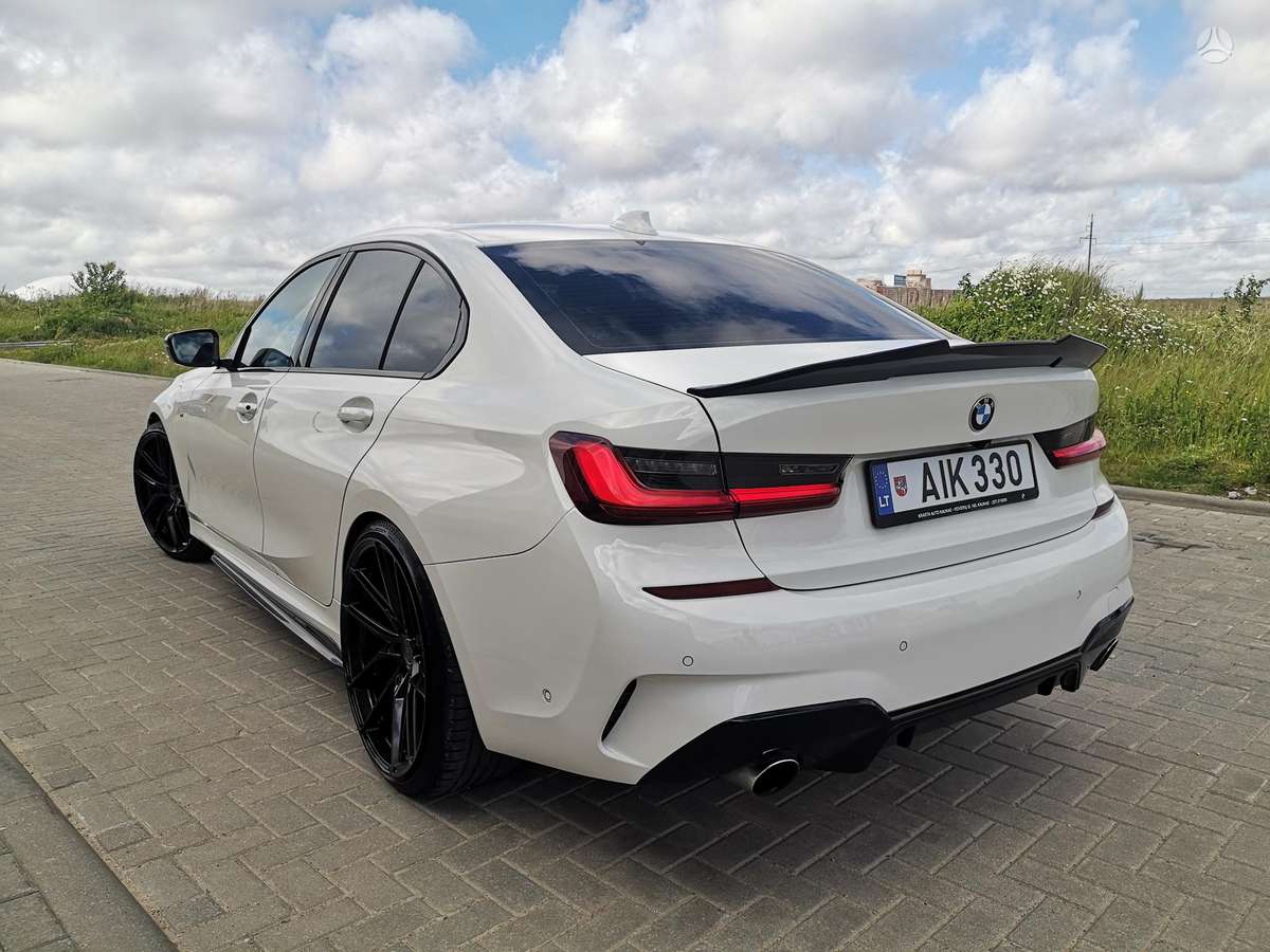 BMW 330, 2.0 l., Седан