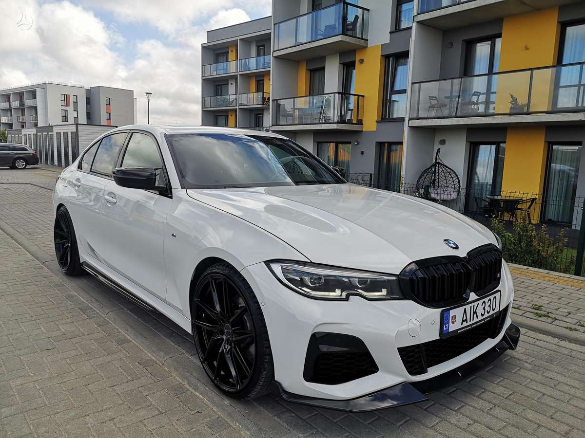 BMW 330, 2.0 l., Седан