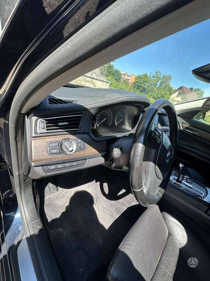 BMW 730, 3.0 l., Седан