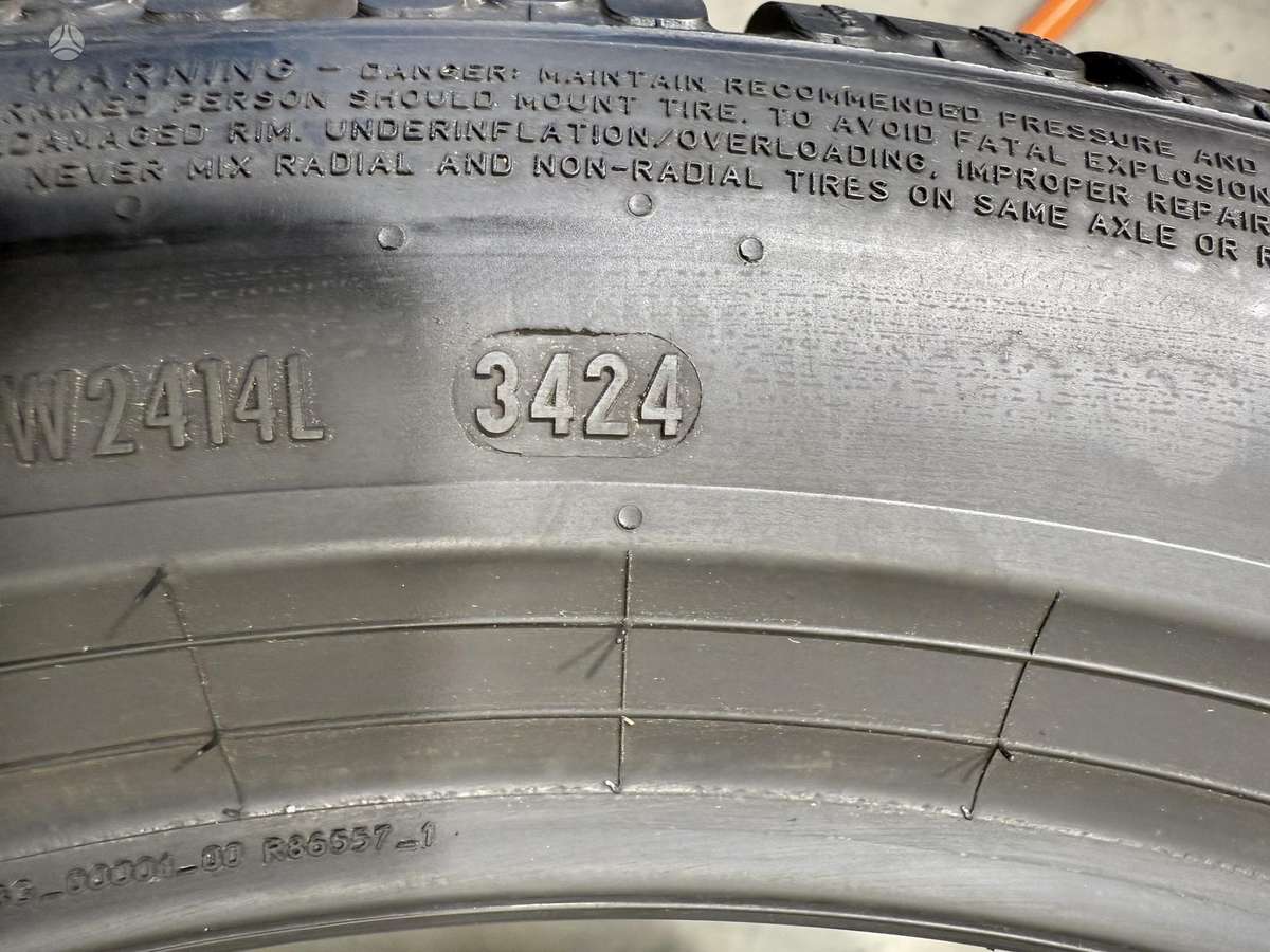 Pirelli Pzero winter//2024m, зимние 245/45 R19