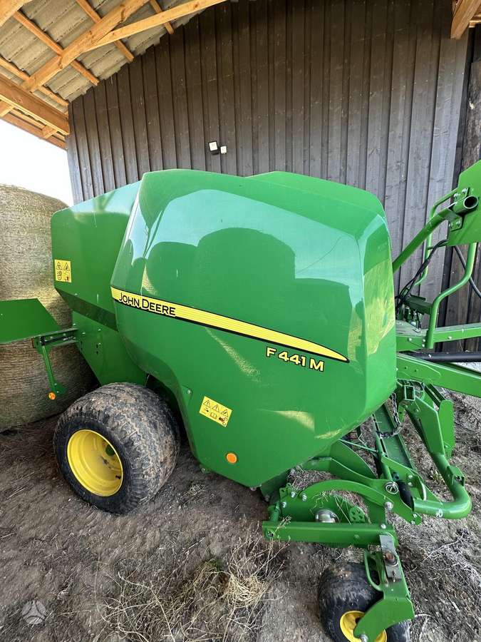 John Deere F441M, balers