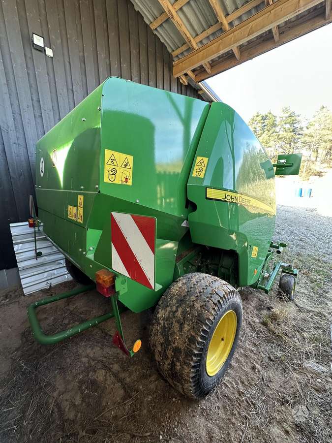 John Deere F441M, balers