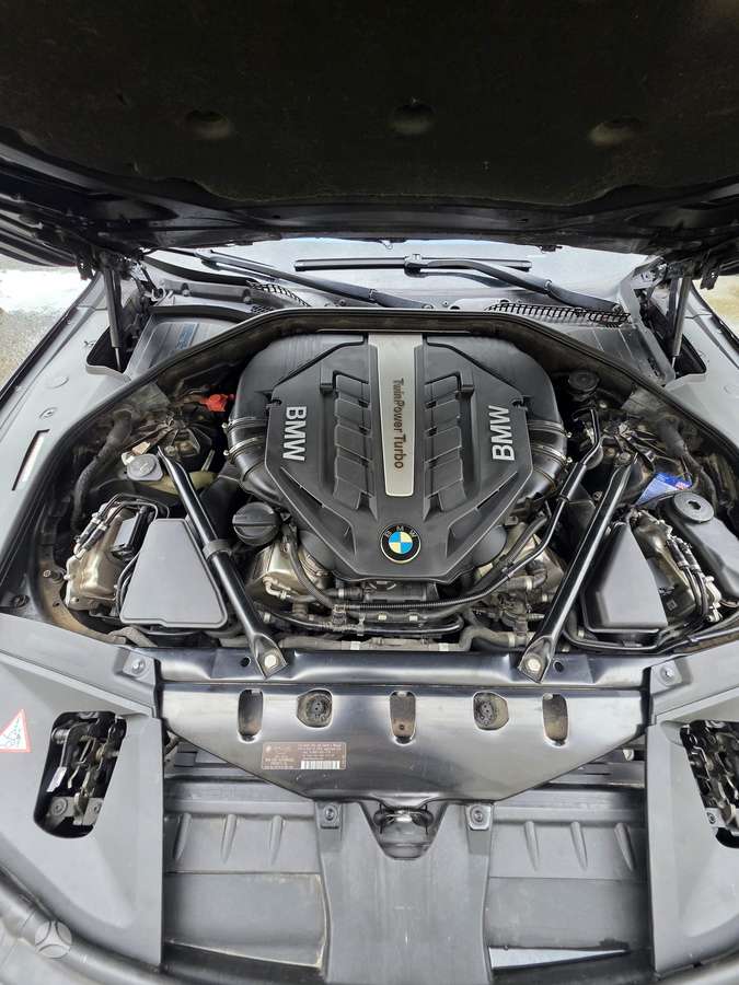BMW 750, 4.4 l., Седан
