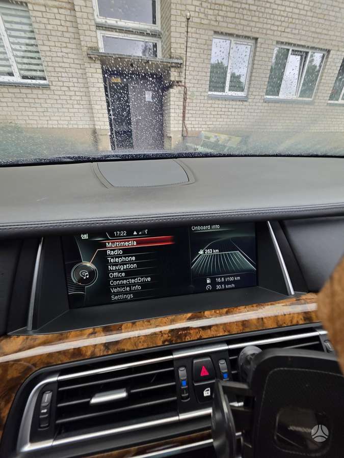 BMW 750, 4.4 l., Седан