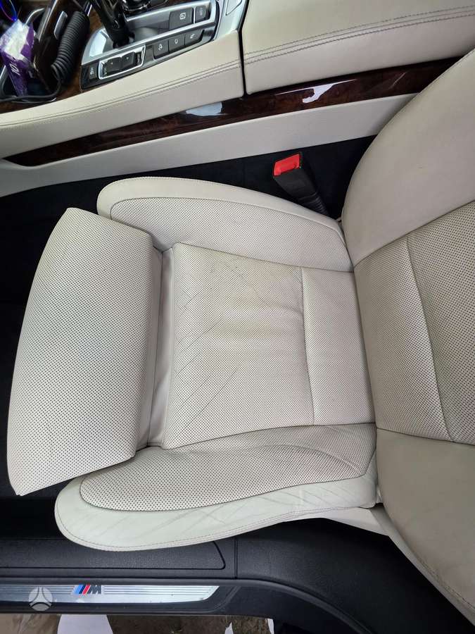 BMW 750, 4.4 l., Седан