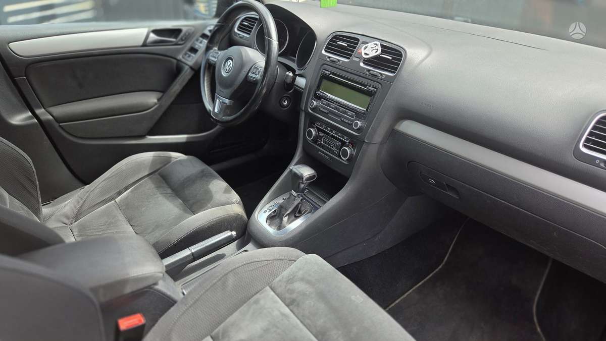 Volkswagen Golf - 10
