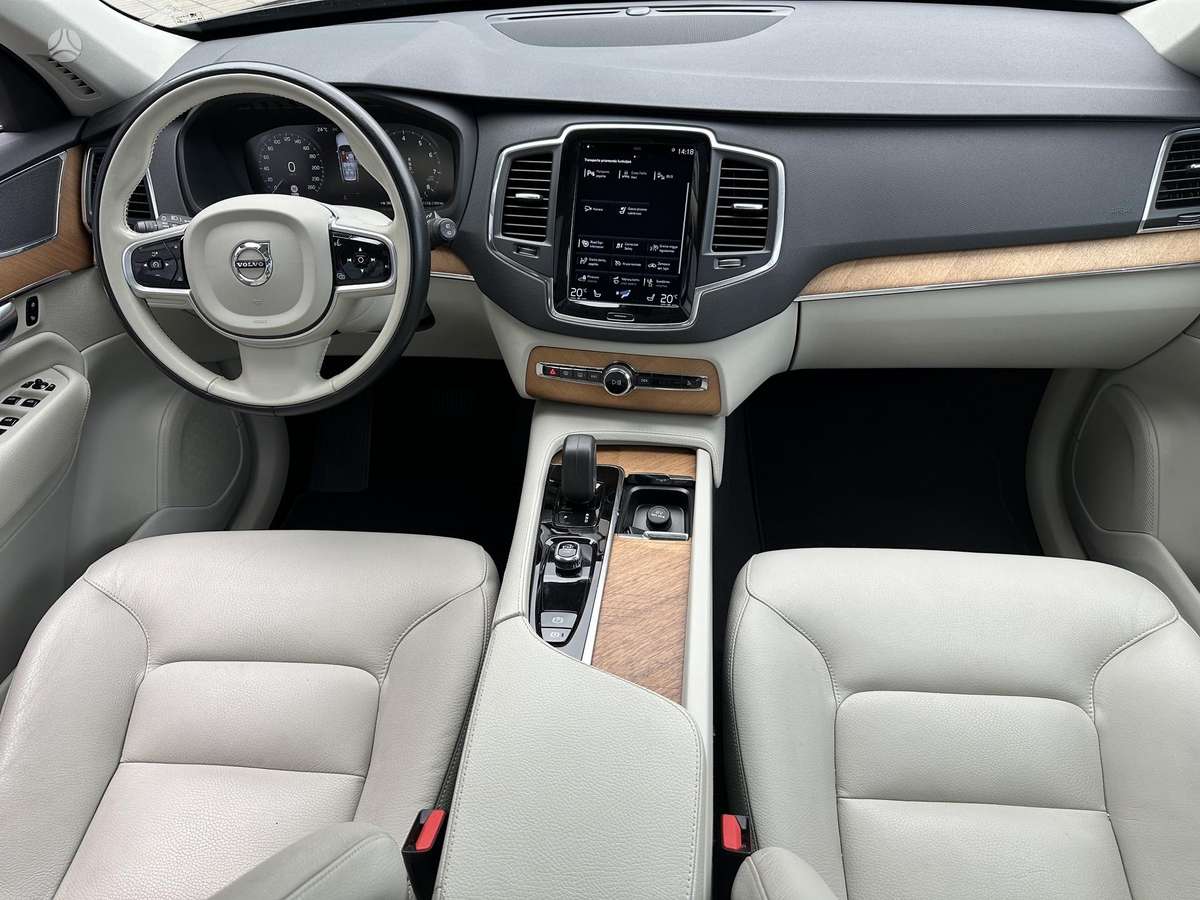 Volvo XC90 - 8
