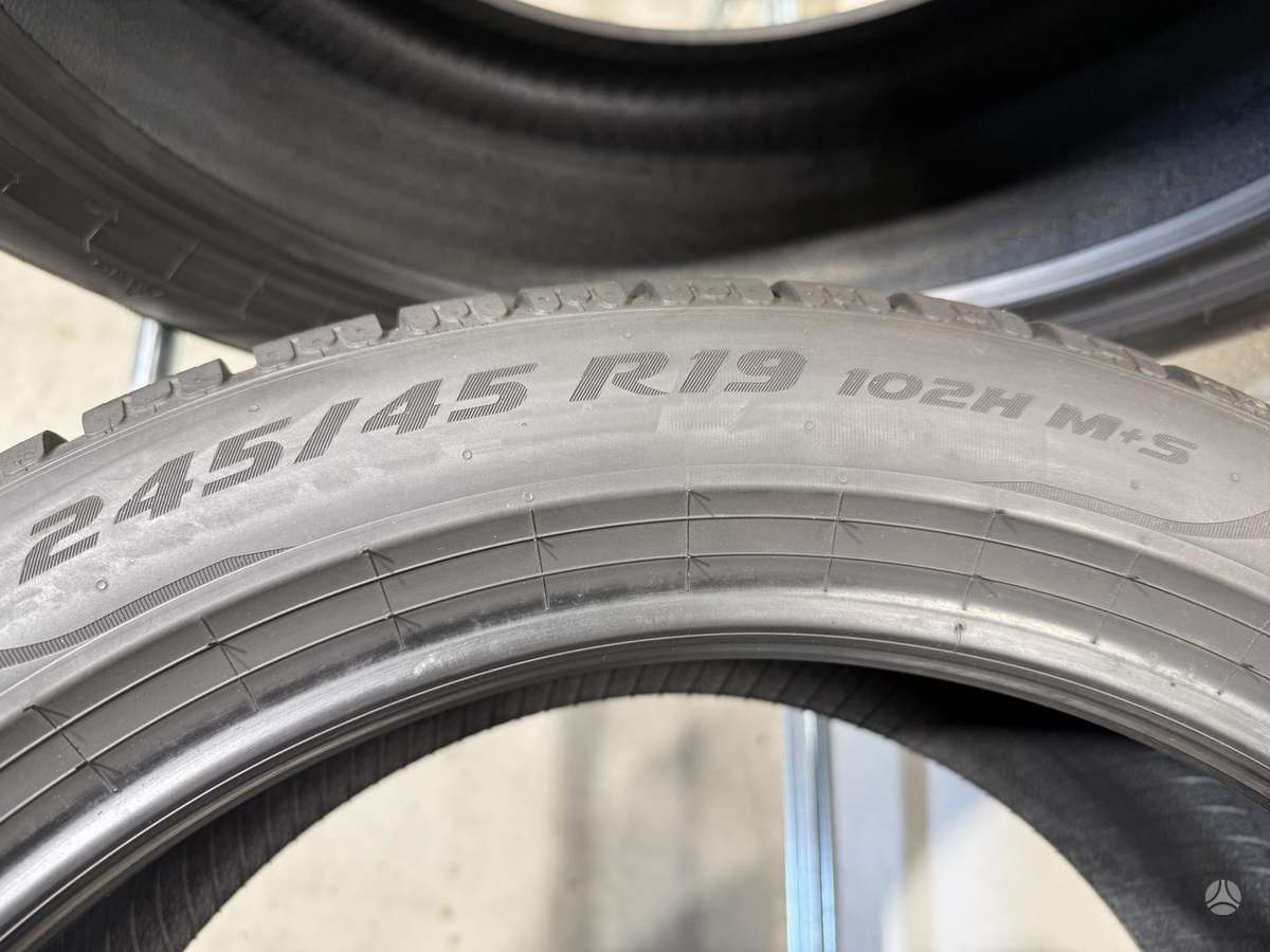 Pirelli PZero winter//2025m, winter 245/45 R19