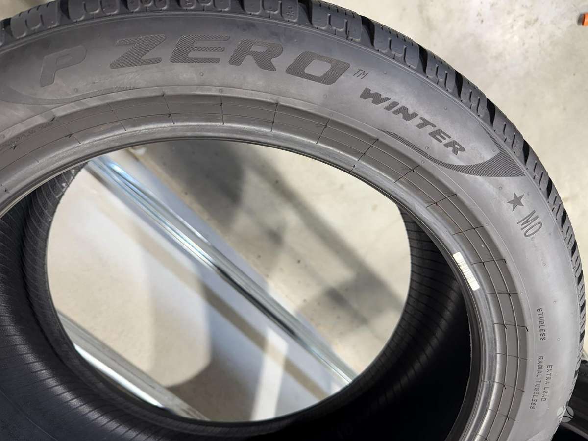 Pirelli PZero winter//2025m, winter 245/45 R19