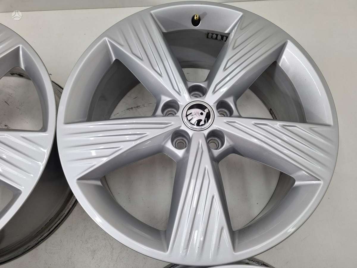 Skoda Superb, light alloy, R19