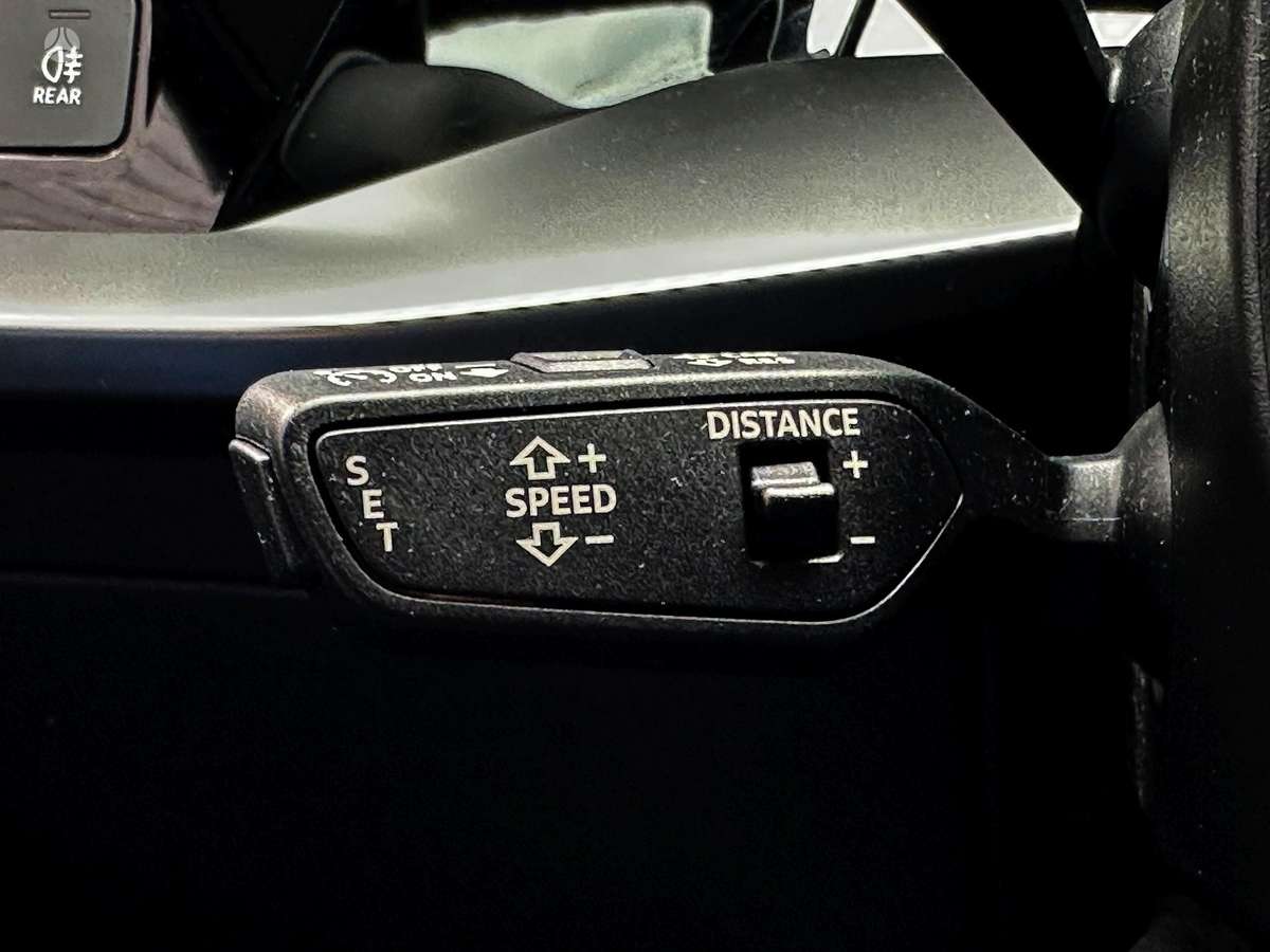 Audi A3, 1.0 l., Седан